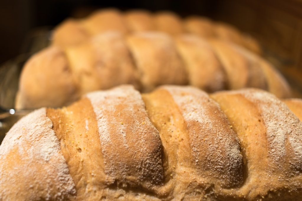 découvrez tout sur les glucides : leur rôle dans l'alimentation, leurs différents types, leurs bienfaits pour la santé et des conseils pour les intégrer de façon équilibrée à votre alimentation quotidienne.