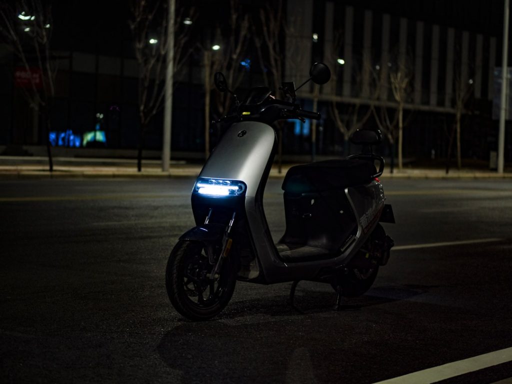 protégez votre trottinette électrique avec une assurance sur mesure ! découvrez nos conseils pour choisir la meilleure couverture, comprendre les garanties et rouler en toute tranquillité.