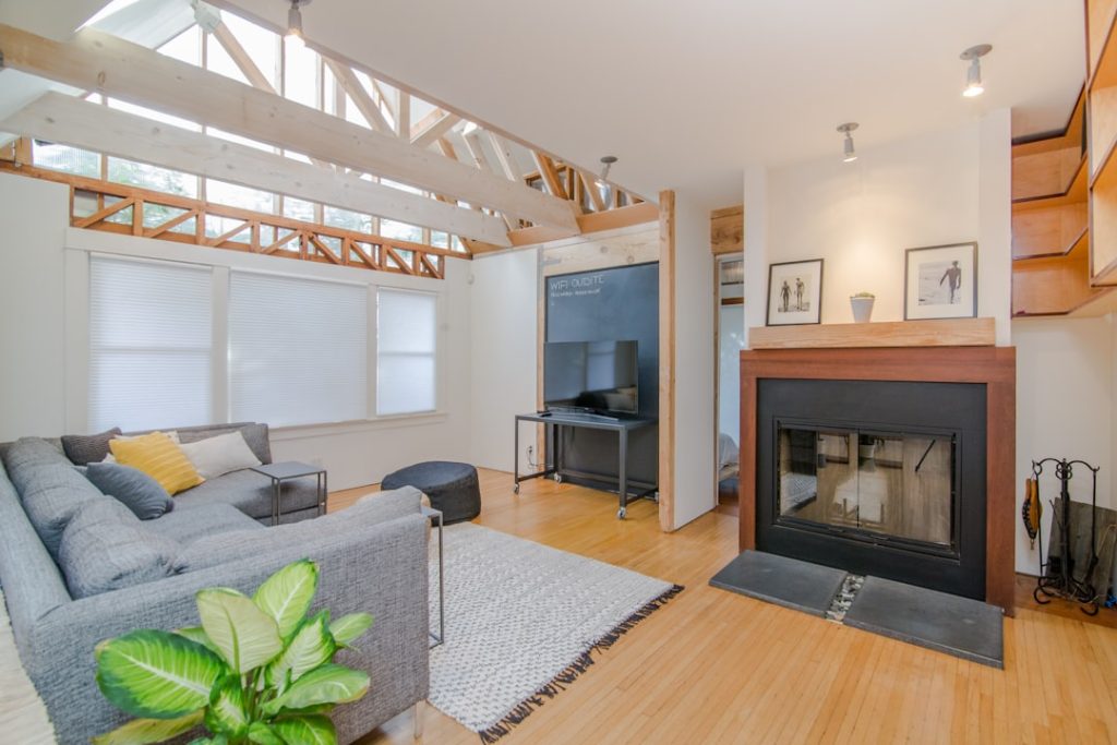 protégez votre maison et vos biens avec une assurance habitation adaptée à vos besoins. comparez les meilleures offres pour bénéficier d'une couverture complète à un prix avantageux.