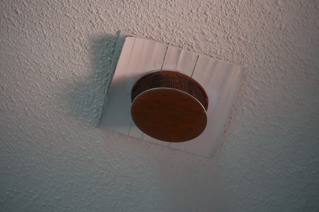 capteur de qualité de l'air intérieur pour surveiller et améliorer la santé de votre environnement avec des mesures précises et en temps réel.