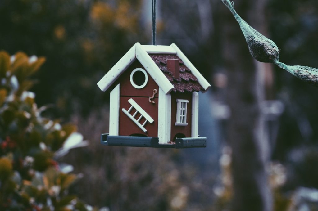 assurez votre maison avec une couverture fiable et adaptée à vos besoins. protégez votre foyer contre les risques et bénéficiez d'une tranquillité d'esprit optimale grâce à notre assurance habitation complète.