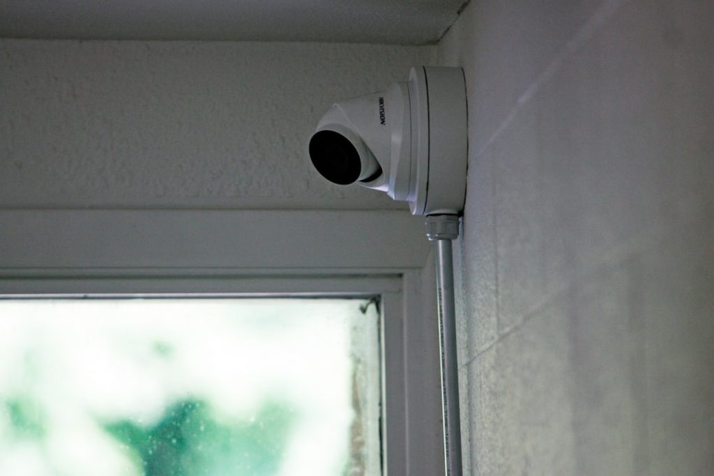 découvrez nos capteurs de qualité de l'air intérieur pour surveiller et améliorer l'air de votre maison ou bureau, assurant un environnement sain et sûr.