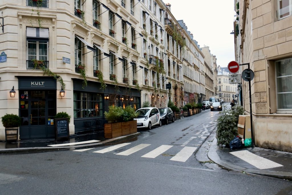 découvrez les lois françaises sur la photographie de rue : droits à l'image, respect de la vie privée et bonnes pratiques pour photographier en toute légalité en france.