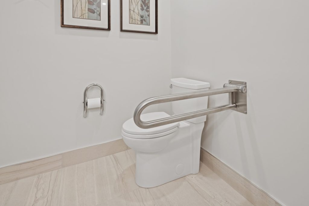 réparation de chasse d'eau rapide et efficace pour tous types de toilettes. service professionnel pour résoudre les fuites et dysfonctionnements.